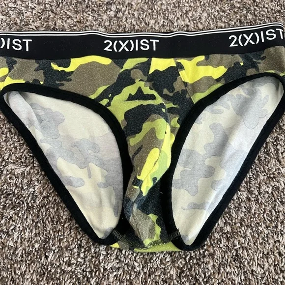 2xist Men’s Camouflage Briefs in Green and Yellow - Picture 1 of 2